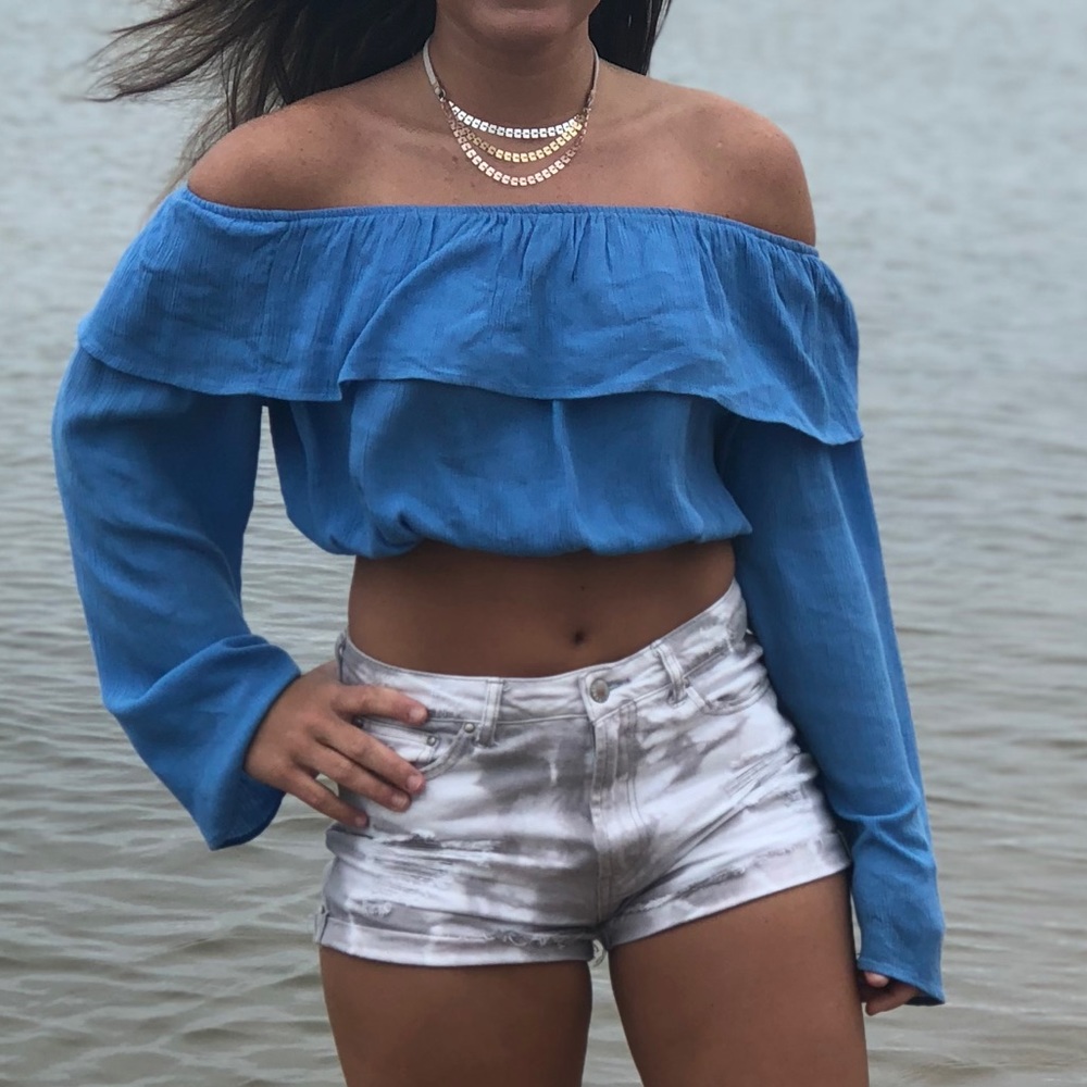 Carolina blue off the shoulders ruffle crop! Greta ready for ACC football 🩵🏈